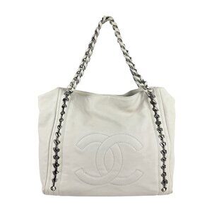 CHANEL Ivory Leather Shoulder Bag